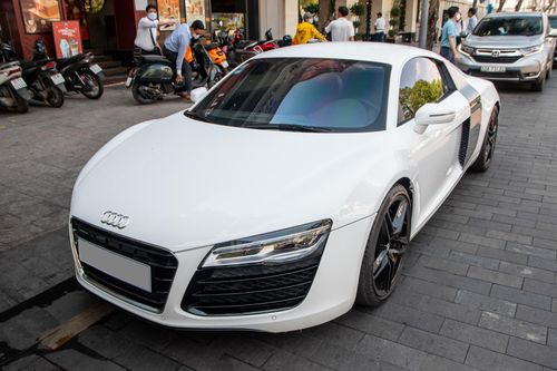 Chi tiết Audi R8 V8 trang bị số sàn độc nhất tại Việt Nam