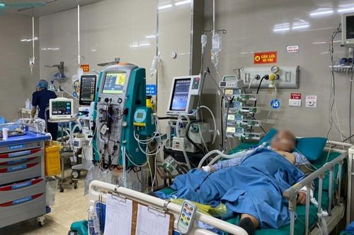 Người đàn ông có máu đục như sữa khi nhập viện