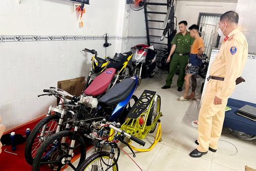 Kiểm tra lò độ xe, tạm giữ nhiều môtô không giấy tờ