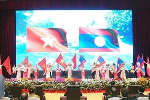 Đại sứ Lào ấn tượng với nét đẹp văn hóa Tết cổ truyền Việt Nam