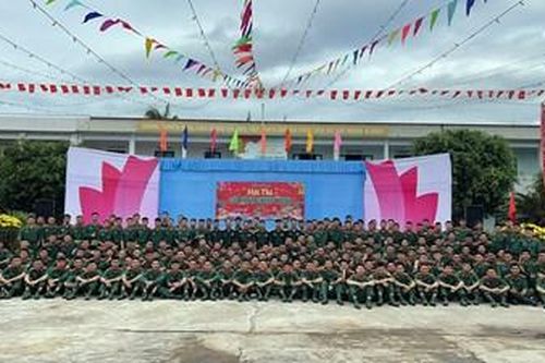 Rộn ràng không khí chuẩn bị Tết ở Trường Sĩ quan Thông tin