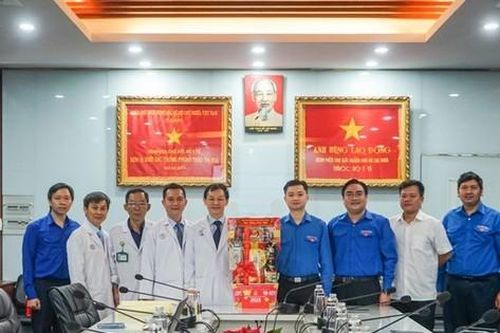 T.Ư Đoàn thăm, chúc Tết các y, bác sĩ Bệnh viện Chợ Rẫy