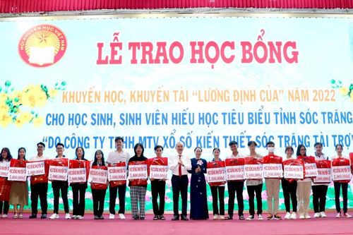 Sóc Trăng trao 371 suất học bổng khuyến học, khuyến tài cho sinh viên