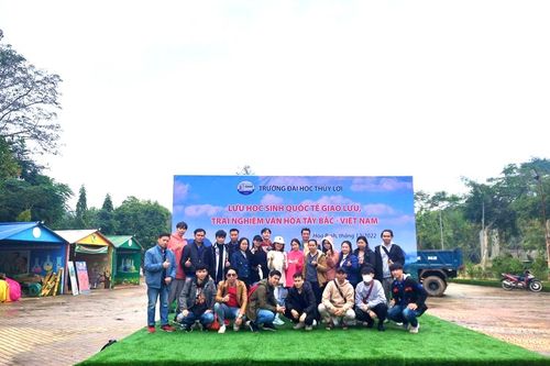 Ấm tình thầy trò nơi đất khách