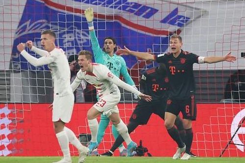 Bayern rớt điểm trong trận đầu năm mới