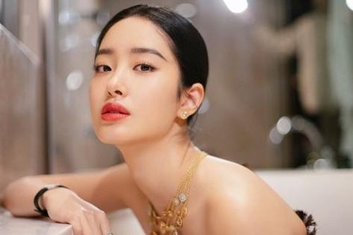 Cha nuôi tỷ phú của Lưu Diệc Phi bỏ rơi người tình kém 30 tuổi