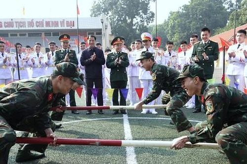 Bí thư T.Ư Đoàn chúc Tết những người lính cận vệ Lăng Bác