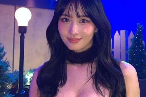 Trang phục hở của thành viên TWICE gây chú ý