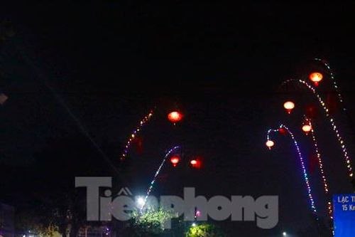Đường quê Hà Tĩnh lung linh sắc màu cây nêu ngày Tết