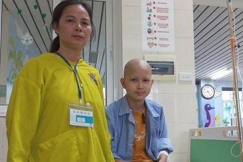 Tết đầu tiên trên đôi chân giả của cậu bé 12 tuổi mắc bệnh ung thư xương