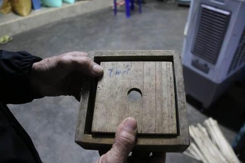 Nhộn nhịp cuối năm ở làng bánh tét mặt trăng Quảng Trị
