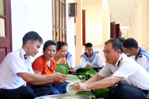 Ngày hội gói bánh chưng trên quần đảo Trường Sa