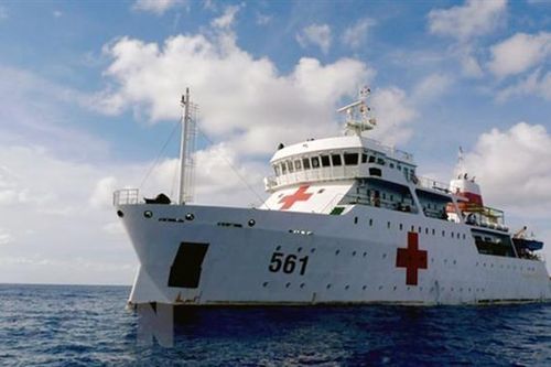 Bệnh viện nổi 561 Hải quân và hải trình đến Trường Sa đầy sóng gió