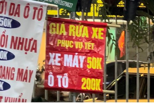 Giá rửa xe máy tăng gấp 2,5 lần, ô tô có nơi 'hét' giá 300.000 đồng