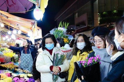 Chợ hoa Quảng Bá tấp nập ngày cận Tết Quý Mão 2023