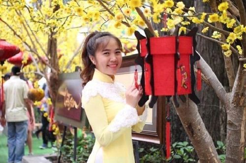 Vui buồn chợ hoa miền Tây