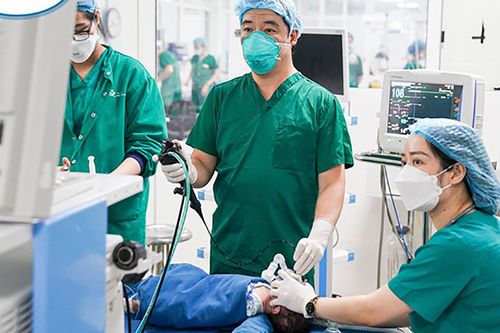 Cảnh báo hóc hạt đối với trẻ trong ngày Tết: 3 trẻ suy hô hấp nặng phải cấp cứu