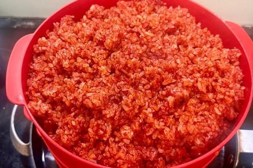 Cách thổi xôi gấc đỏ tươi và ngon dẻo cúng giao thừa