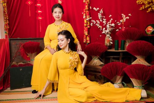 Á Hậu Doanh Nhân Huyền Cò cùng Mẹ trong bộ ảnh xuân Quý Mão