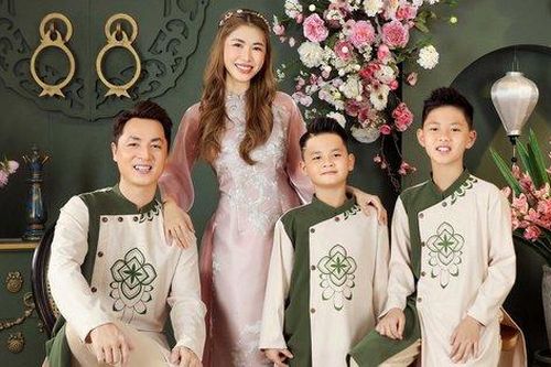 Vì sao gia đình Đăng Khôi - Thủy Anh thích mặc áo dài dịp năm mới?