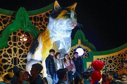 Người dân và du khách ở Đà Nẵng nô nức đổ ra đường đón giao thừa
