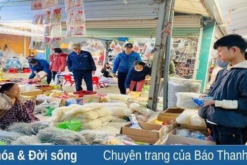 Chợ quê ngày 30 Tết