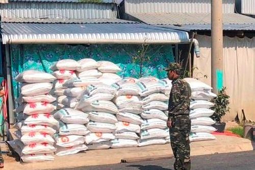 Lập biên bản để xác minh làm rõ vụ tập kết hơn 5.000kg đường cát chưa rõ nguồn gốc