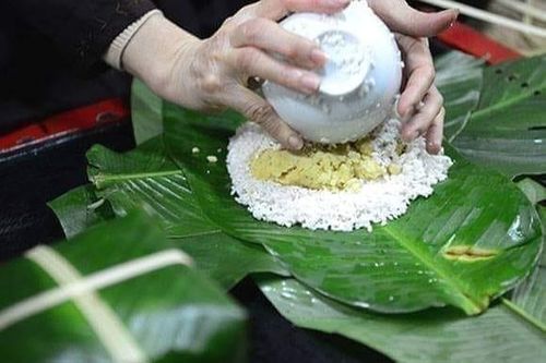 Bộ đội gói bánh chưng