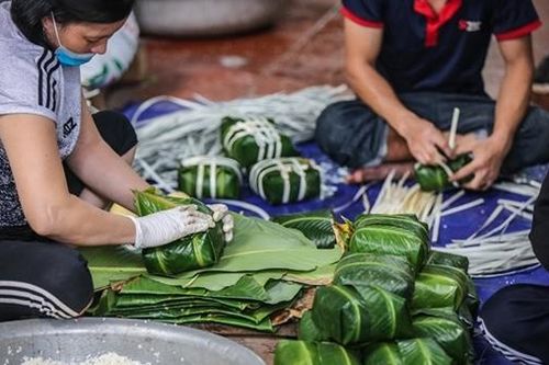 Rộn ràng làng bánh chưng Tranh Khúc