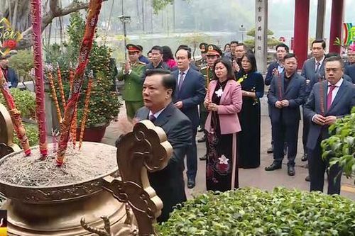 Lãnh đạo TP. Hà Nội dâng hương tưởng nhớ các bậc tiền nhân