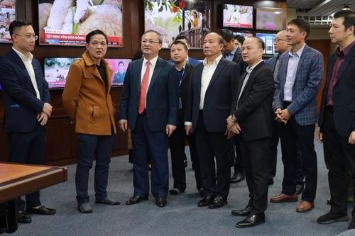 Tổng Giám đốc VOV thăm, chúc Tết cán bộ, phóng viên Đài Truyền hình KTS VTC
