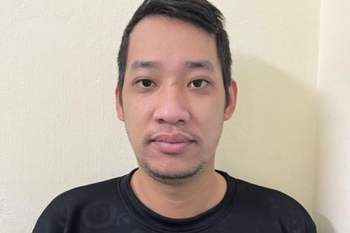Bắt khẩn cấp đối tượng cướp giật điện thoại của người nước ngoài