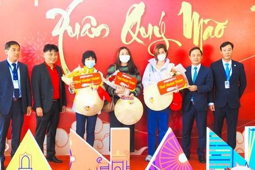 100 du khách quốc tế đầu tiên 'xông đất' Đà Nẵng
