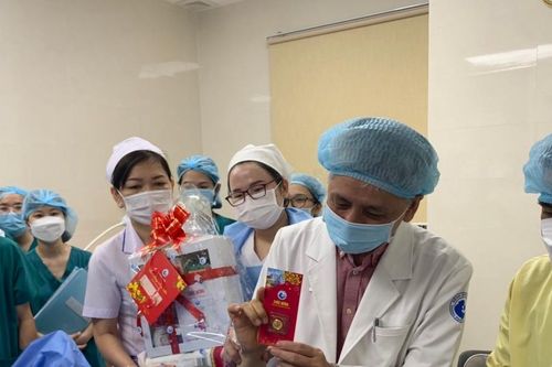 TPHCM chào đón công dân đầu tiên năm Quý Mão