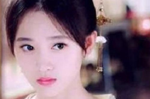 Cung nữ nào 'đổi đời' khi được Càn Long chọn làm con dâu?