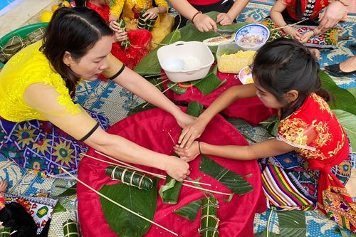 Tết đa sắc màu cho học trò vùng cao xứ Nghệ