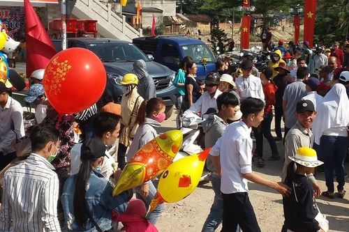 Độc đáo phiên chợ chỉ họp vào mùng một Tết