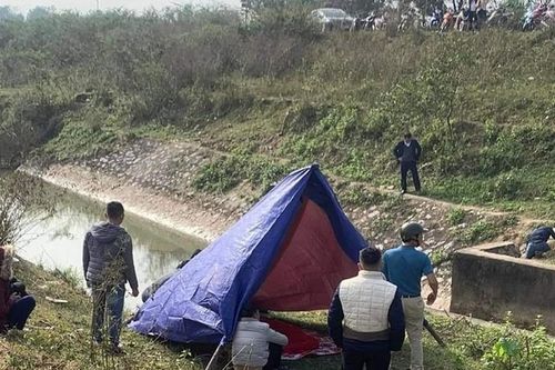 Nghệ An: Xe máy lao xuống kênh nước khiến 3 người đàn ông tử vong