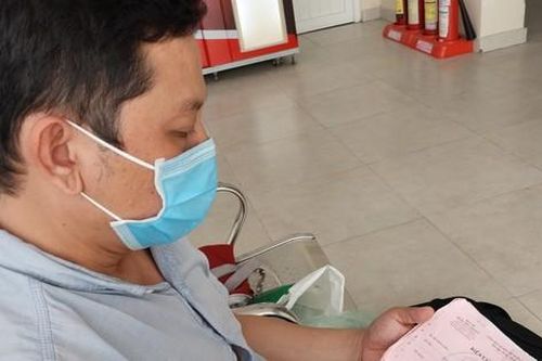 Rưng rưng tình phụ tử ở Bệnh viện Chợ Rẫy chiều 30 Tết