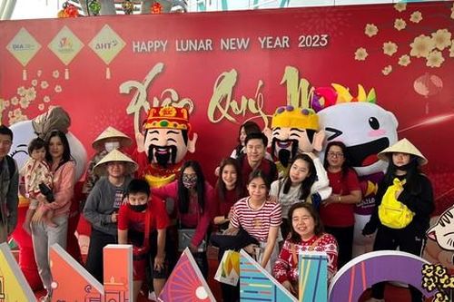 Đón đoàn khách du lịch đầu tiên tới Đà Nẵng, Đắk Lắk trong năm mới