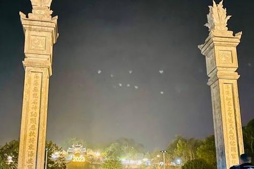 Dòng người đi lễ đầu năm tại đền Cửa Ông - Di tích Quốc gia đặc biệt tại Quảng Ninh