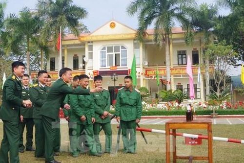 Chiến sĩ pháo binh Quân khu 4 rộn ràng vui xuân Quý Mão