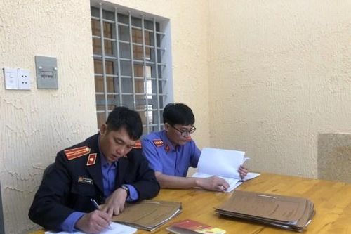 Kiểm sát đột xuất Nhà tạm giữ Công an huyện Buôn Đôn trước Tết Nguyên đán