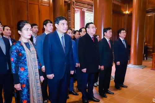 National Assembly Chairman pays tribute to President Ho Chi Minh