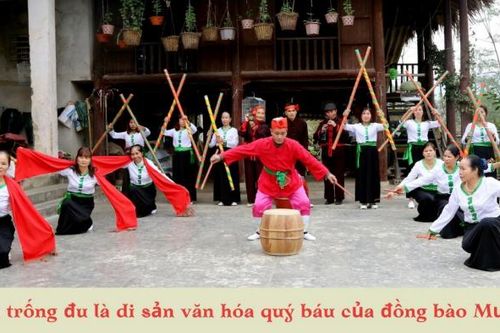 Xuân về đất Tổ xem múa trống đu