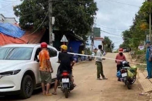 Mâu thuẫn, chồng đâm vợ nguy kịch tối 29 Tết