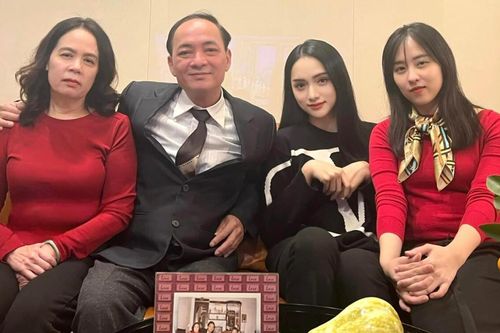 Hương Giang khoe ảnh hiếm bên gia đình, netizen rần rần khen ngợi: 'Đúng chuẩn Hoa hậu'