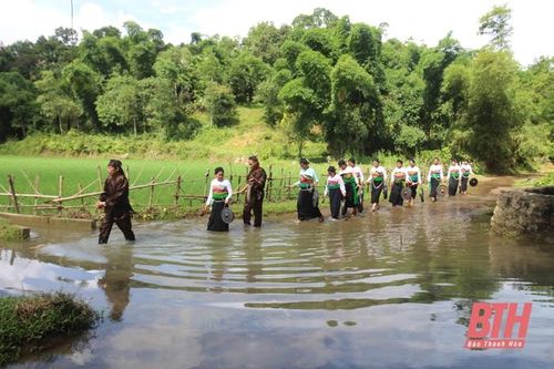 Ngày xuân vang điệu sắc bùa