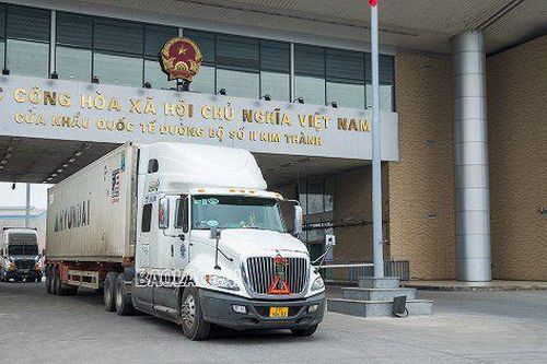 Cửa khẩu, cảng biển tấp nập xuất, nhập khẩu hàng hóa ngày đầu năm