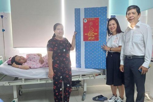 Bệnh viện Sản- Nhi An Giang chào đón bé gái đầu tiên ra đời giờ giao thừa năm 2023